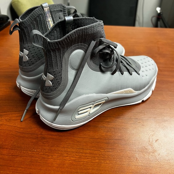 Under Armour Basketball Shoes - Picture 4 of 4